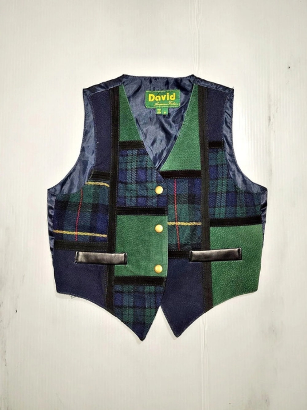 David Plaid Vest in Green & Blue Size Medium Like New